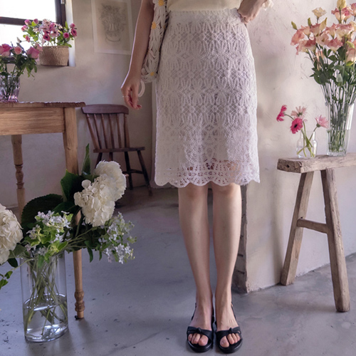 [New Product Special Price: 10,000 Won Discount] <FONT color=#5a3954>MADE LIN</font> Baroque Lace Banding Skirt [size: S(55)]