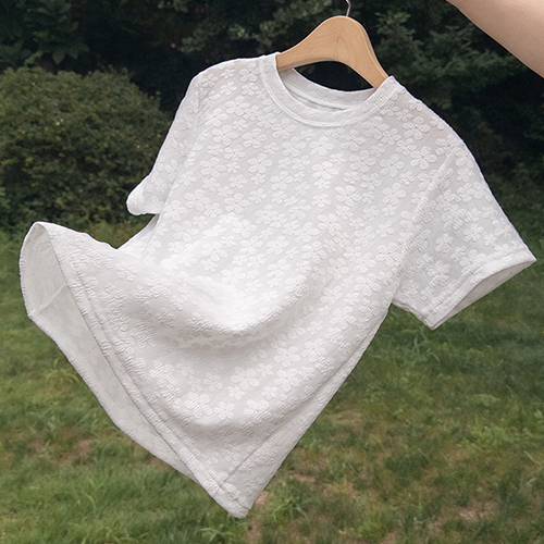 [Comfortable ♥ Soft ♥] Lightweight Lovina Flower Embo T-shirt [size: F (44-55)]