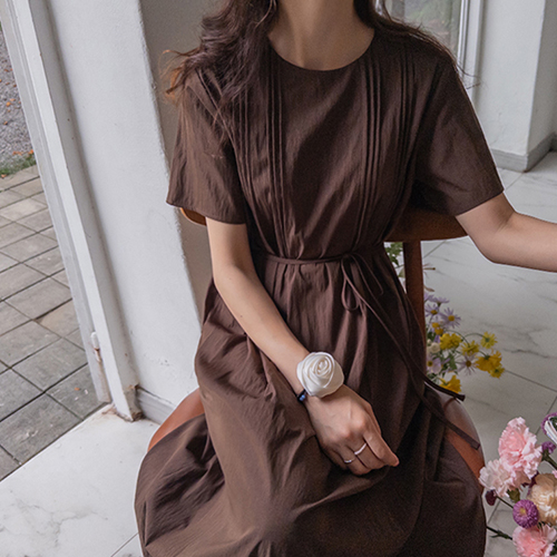 [No Wrinkles] Kiara Side Pin Tuck Waist Strap Long One Piece [size: F(55~66)]