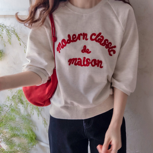 Modern Classic Embroidered Lettering Fall Style Chic Tee [size: F(55~66)]