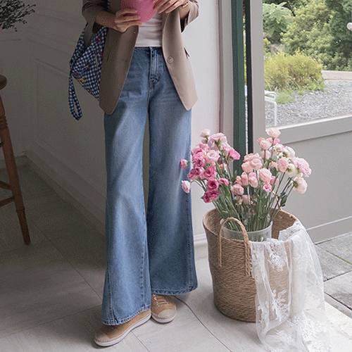 Zed Diagonal Cut Line Wide Washed Denim Pants [size: S, M, L]