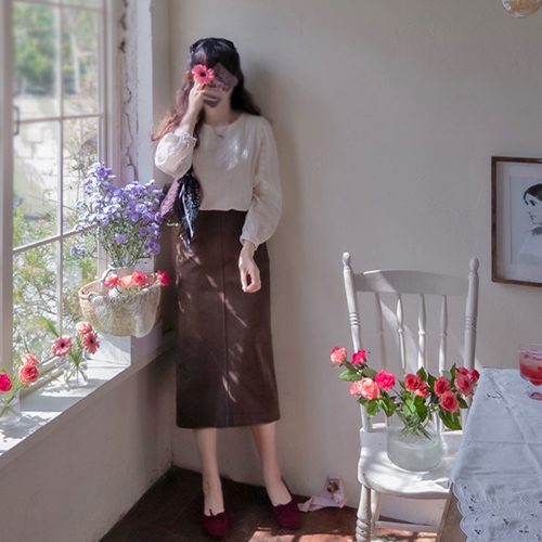 Close Me Soft Suede Flexible Edge Skirt [size: S, M]