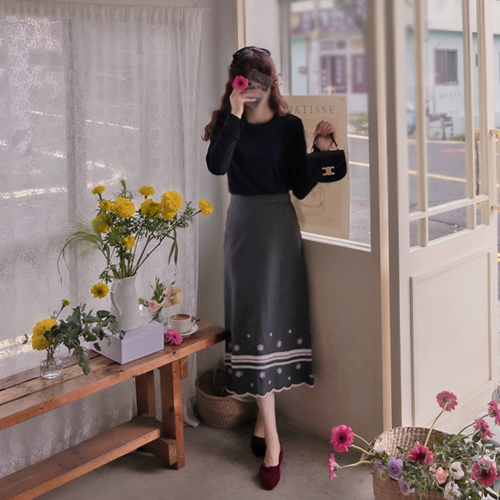 [Best Special Price 5,000 Won Discount] <FONT color=#5a3954>MADE LIN</font> Cranberry Flower Embroidery Mini Dot Wave Skirt [size: S, M]