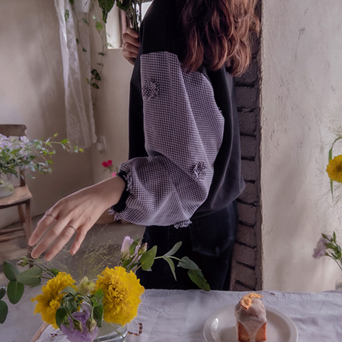 [Best Special Price 3,000 Won Discount] <FONT color=#5a3954>MADE LIN</font> Genua Check Sleeve 3D Flower Man to Man [size: F (55-66)]