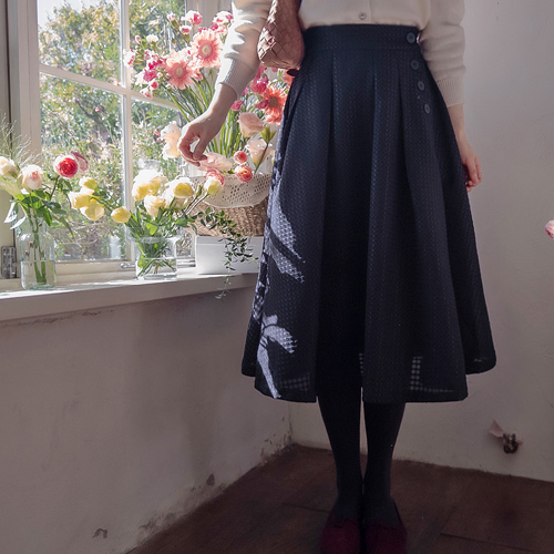 [New Arrival Special Price: 10,000 Won Discount] <FONT color=#5a3954>MADE LIN</font> Allien Side Button Point Pleats Skirt [size: F (55~66)]