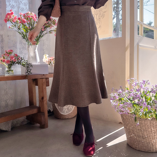 [New Arrival Special Price 7,000 Won Discount] <FONT color=#5a3954>MADE LIN</font> Le Cher Wool Check Mermaid Fit Skirt [size: S, M]