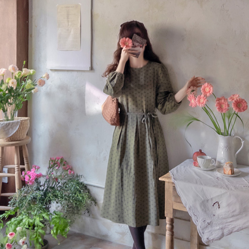 [New Product Special Price 9,000 Won Discount] <FONT color=#5a3954>MADE LIN</font> Maple Flower Pintuck Detail One Piece [size: F (55~66)]