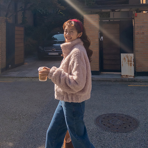 Liano fluffy cloud-like highneck poggle jumper [size: F (55-66)]