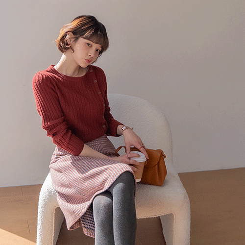[Wool Blending] Roenna Unbalanced Diagonal Button Vertical Knit [size: F (55~66)]