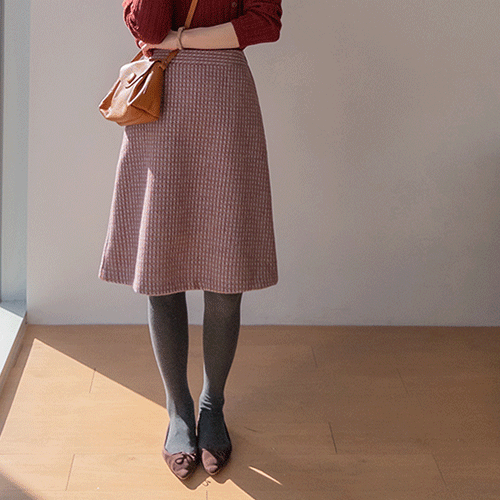 [50% wool content] [Wool blend] [Back banding] [New arrival special price 5,000 won discount] <FONT color=#5a3954>MADE LIN</font> Reum Wool Tweed Midi Skirt [size: S, M]