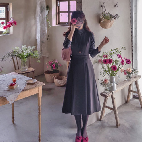 [New Product Special Price 10,000 Won Discount] <FONT color=#5a3954>MADE LIN</font> Olton Neat V-neck One Piece [size: F (55~66)]