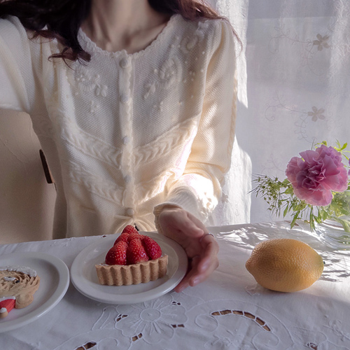 Love-woven 3D flower wave neck loose fit cardigan [size: F(55~66)]