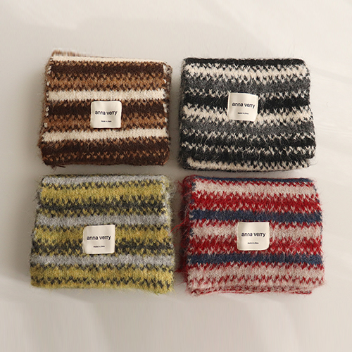 Cozy evening color combination single-color muffler