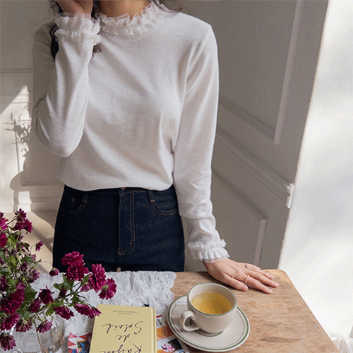 [Soft fit] [Winter layered item] Release single flower lace T-shirt [size: F (55~66)]