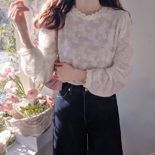 Robert Flower Fluffy Softness Wave Neck Blouse [size: F(55~66)]