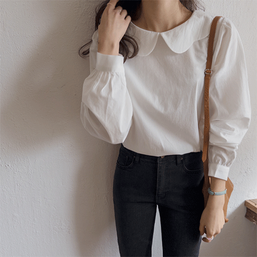 Lovely shoulder shirring Luena round collar blouse [size: F(55~66)]