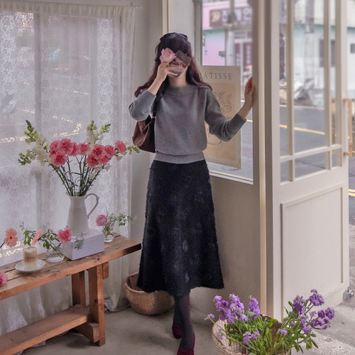 Cynthia 3D Flower Flexible Fit Skirt [size: S, M, L]