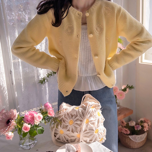 Flemish 3D Floral Embroidery Fluffy Warm Cardigan [size: F(55~66)]