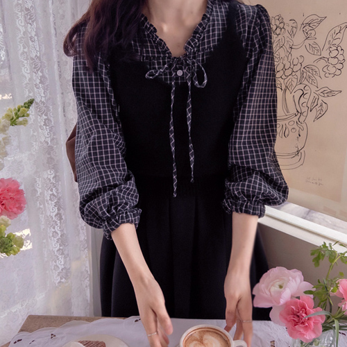 [Best Special Price 3,000 Won Discount] <FONT color=#5a3954>MADE LIN</font> Roycheck Lovely Sharing Neck Loose Fit Blouse [size: F (55~66)]