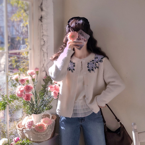 Carvin 3D Flower Embroidery Warm and Fluffy Cardigan [size: F(55~66)]