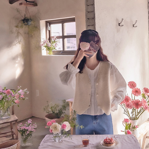 Classon Bom Bom Lovely Cute Button Vest Knit [size: F (55~66)]