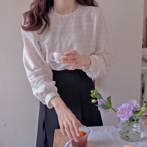 [New Arrival Special Price 6,000 Won Discount] <FONT color=#5a3954>MADE LIN</font> Moella Flower Race Blouse [size: F (55~66)]