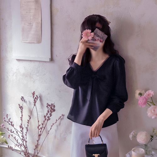 Melomance Bom Bom Tie Neck Color Blocking Luxury Blouse [size: F(55~66)]