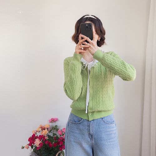 Shiaro's body-hugging, soft cable-knit Cardigan [size: F(55~66)]