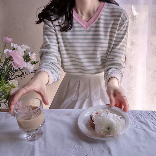 Shuklina refreshing single-breasted neckline soft-sleeved knit [size: F (55~66)]