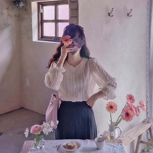 [New Arrival Special Price 7,000 Won Discount] <FONT color=#5a3954>MADE LIN</font> Holin Dot Wave Frill Blouse [size: F (55~66)]