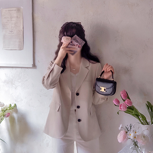 [7-day special price 25% discount] <FONT color=#5a3954>MADE LIN</font> Novea bottom round cut slim fit luxurious jacket [size: F, L]