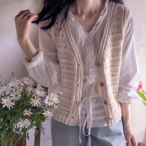 Royve Spring Punching and Button Vest with Good Coordination [size: F(55~66)]