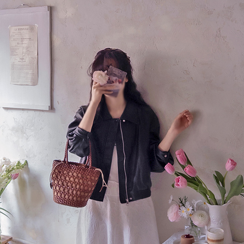 Andkara A-point soft and sophisticated leather jacket [size: F (55~66)]