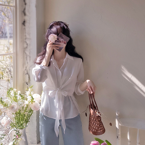 Modern Lab's lovely, soft-fitting blouse [size: F(55~66)]