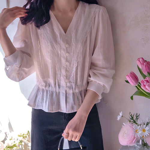 Jeanne Flower Embroidery Pintuck Race V-neck Blouse [size: F(55~66)]