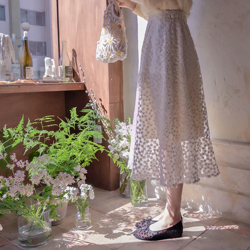 [New Arrival Special 9,000 Won Discount] <FONT color=#5a3954>MADE LIN</font> Sucré Floral Embroidery Lovely Pintuck Pleated Waist Skirt [size:F(55),L(66)]