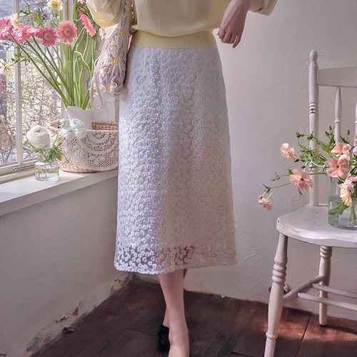 [Pre-order 15% Off] <FONT color=#5a3954>MADE LIN</font> Lake Bean Floral Embroidery Lovely Edge Fit Band Skirt [size: F(55~66), L(77)] [Pre-order April 1st Estimate storage]