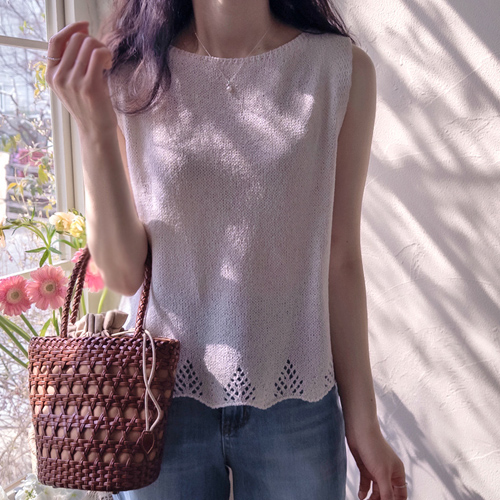 Season Romance Lovely Punching Sleeveless Knit [size:F(55~66)]