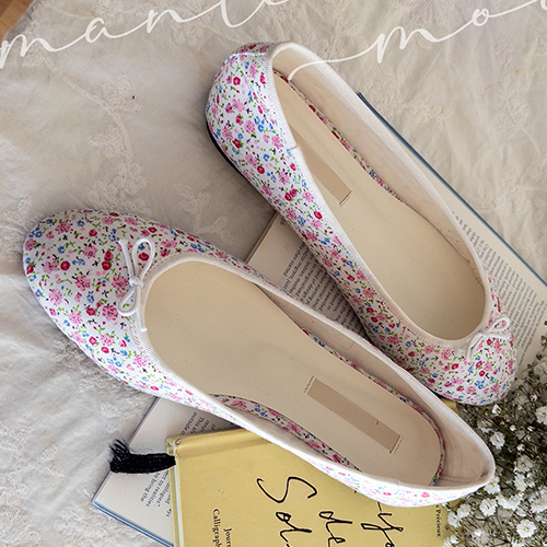 Marvelous delicate Flower Flat shoes