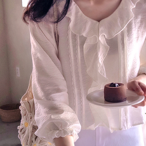 Cantabelle Shirring Collar Mini Lace Silky Flowy Fit Blouse [size:F(55~66)]
