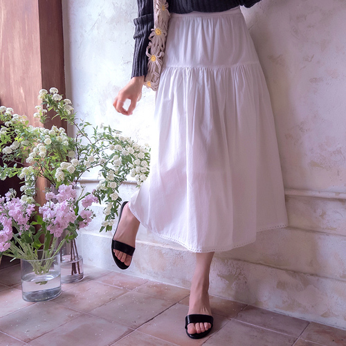 Crandme Punched Embroidery Elegant Fit Flexible Skirt [size: F(55), L(66~77)]