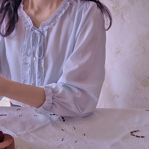 [Pre-order 5,000 KRW Discount] Ribbon Stripe Shirring Neck Summer & Spring Delicate Fit Blouse [size:F(55~66)] [Pre-order April 22 Estimate storage]