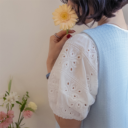 [New Arrival Special 4,000 Won Discount] MADE LIN Merijou Race Sleeve Embroidery Short T-shirts [size:F(55~66)]