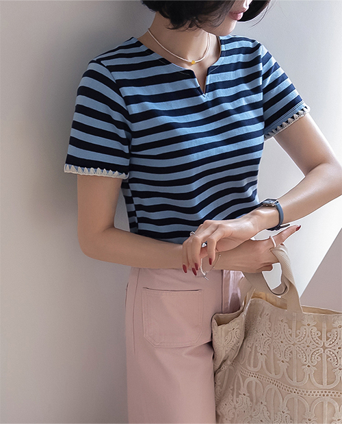 Mellow Striped Color-Contrast Embroidery Short-sleeve T-shirt [size:F(55~66)]