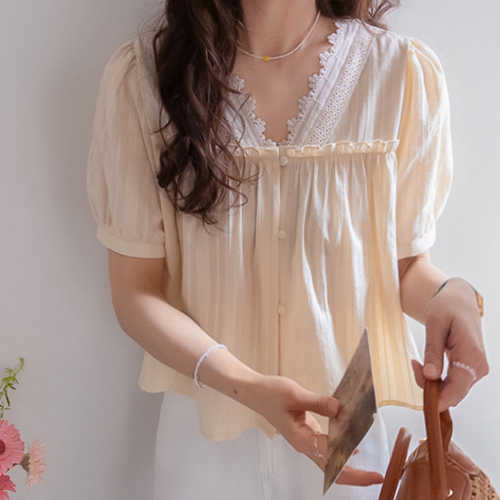Rijuni Lovely Lace Shirring Blouse with Subtle Texture [size:F(55~66.5)]