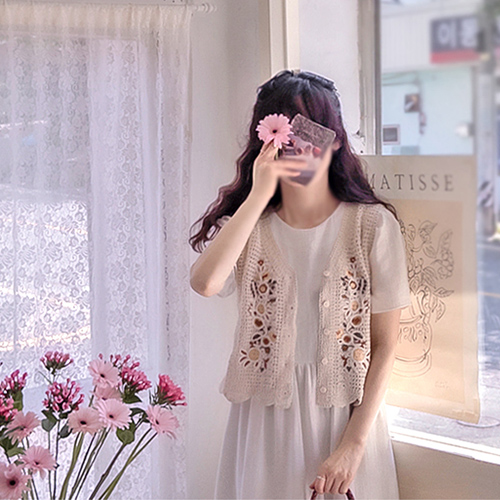 Jerre Floral Embroidery Summer Sheer Wavy Hem Knit Vest [size:F(55~66)]