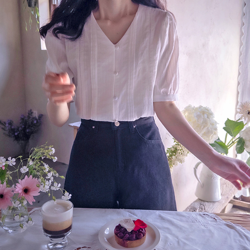 [New Arrival Special 6,000 KRW Discount] <FONT color=#5a3954>MADE LIN</font> Magris Pintuck Mini Lace Summer Stylish Blouse [size:F(55~66)]