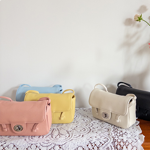 Belliatus Square Shoulder Bag