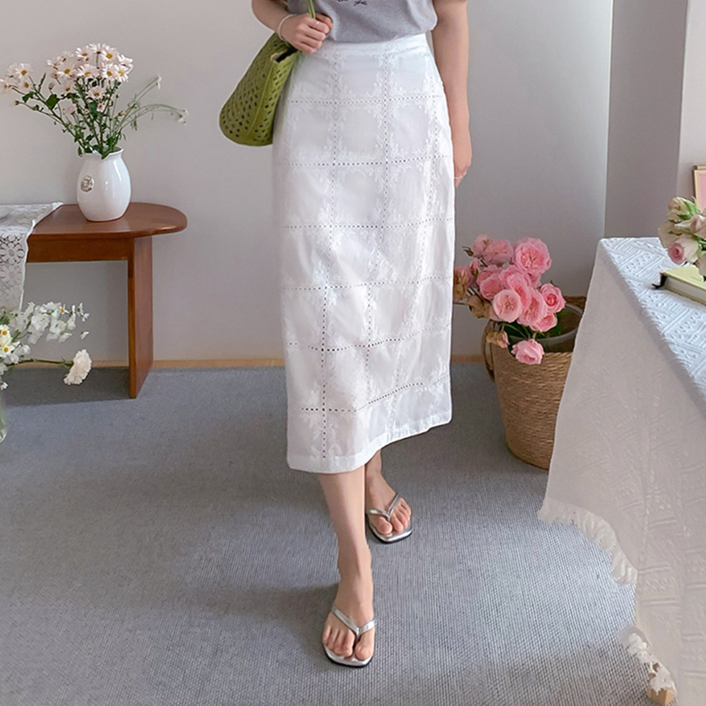 Jessica Flower Punching Delicate Mood Back Elastic Waist H-line Back Slit Long Skirt [size:F(55~66)]