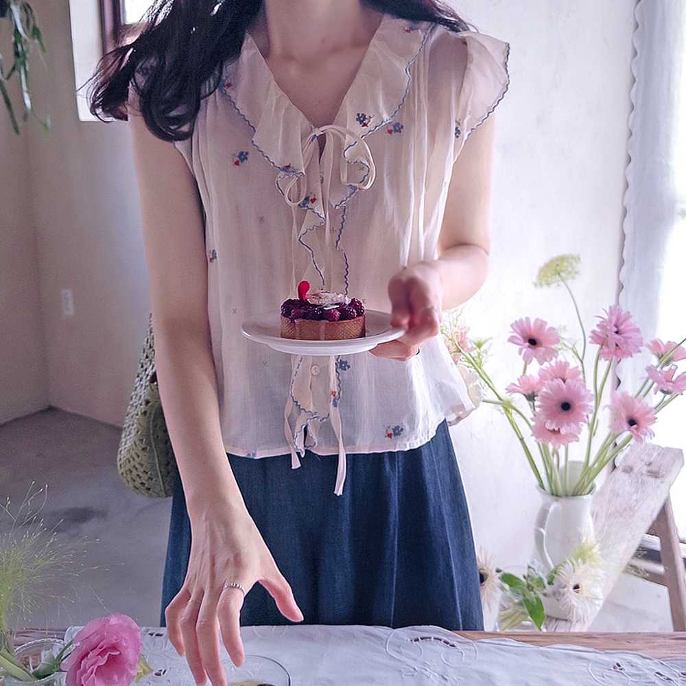 Jessie Flower Embroidery Shirring Sky Blue Pintuck Linen Cool Blouse [size:F(55~66)]